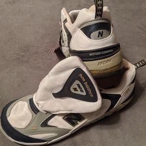 New Balance NEW M1122MC Sneakers